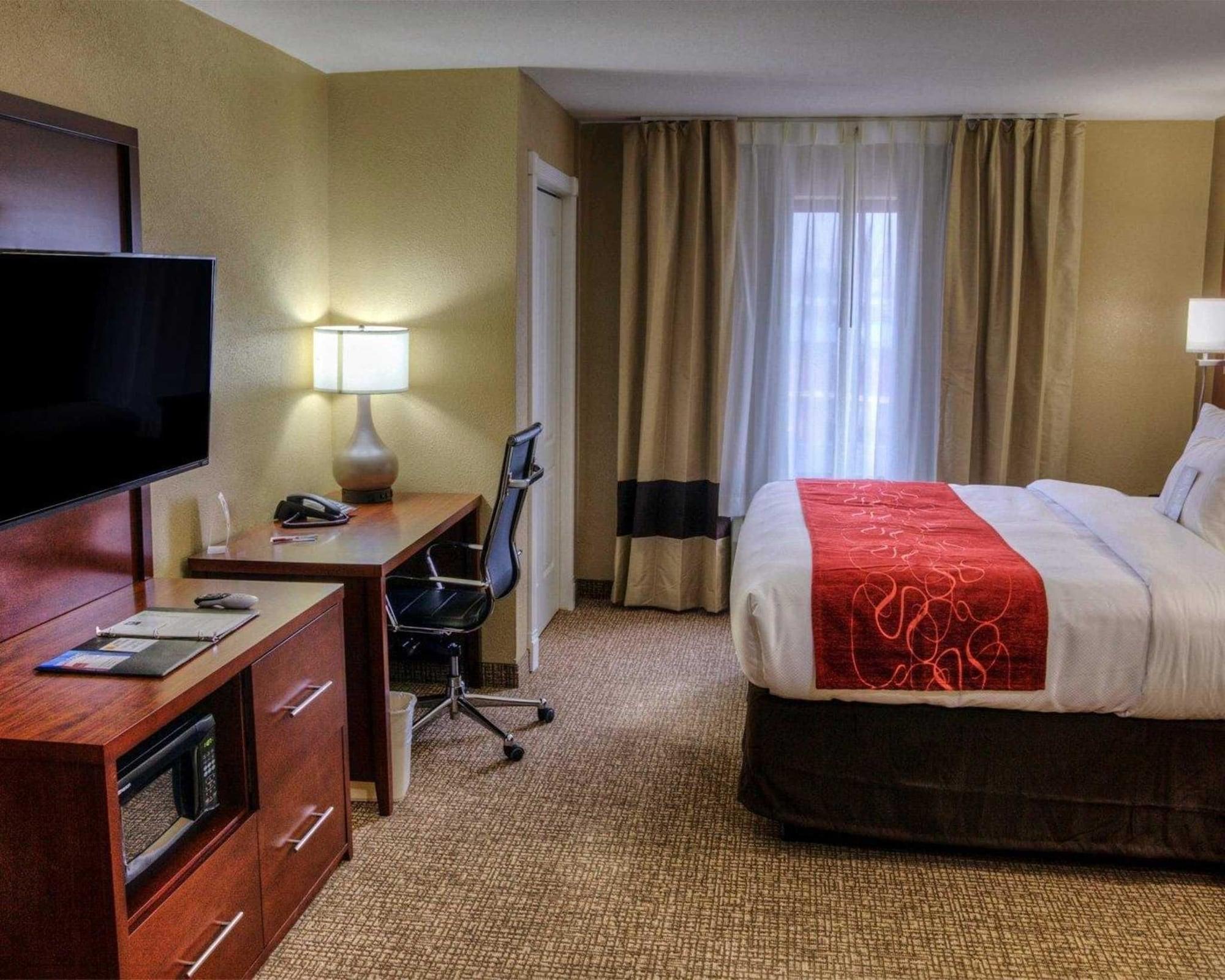Comfort Suites Plymouth Near Us-30 Extérieur photo