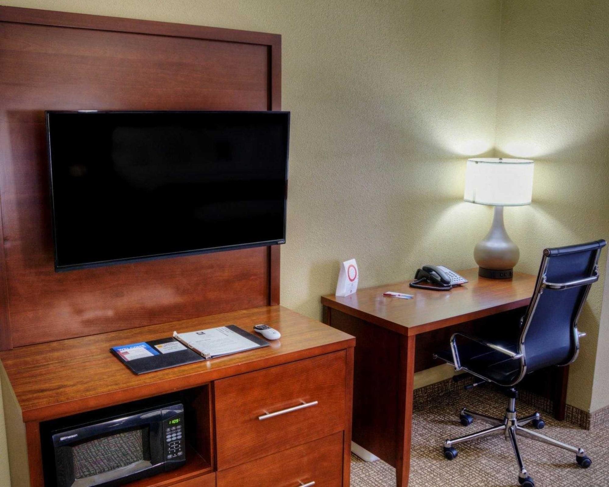 Comfort Suites Plymouth Near Us-30 Extérieur photo