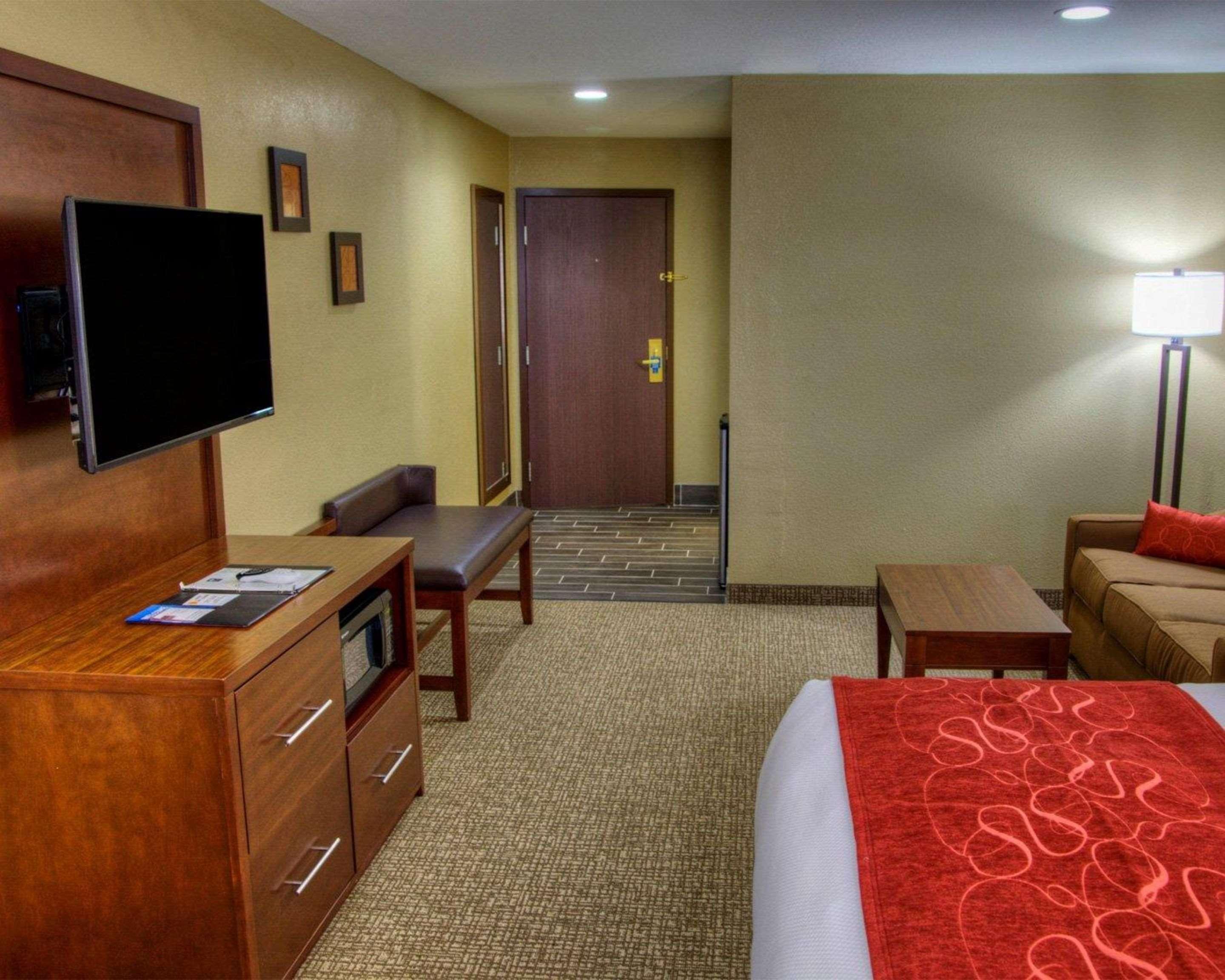 Comfort Suites Plymouth Near Us-30 Extérieur photo