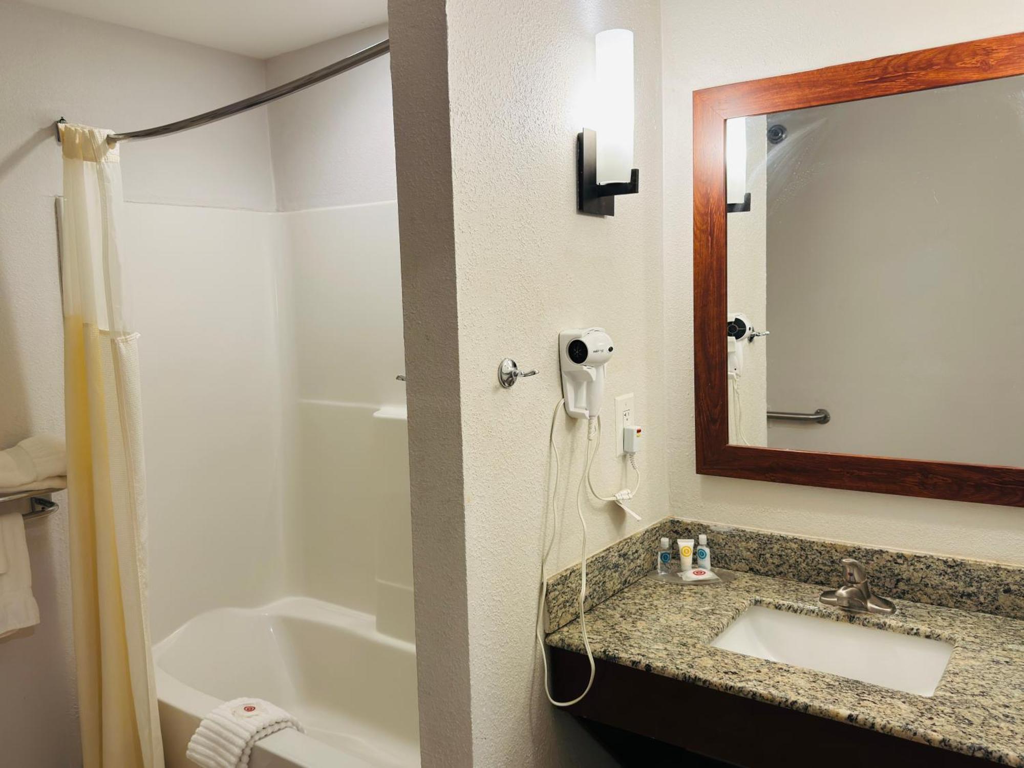 Comfort Suites Plymouth Near Us-30 Extérieur photo