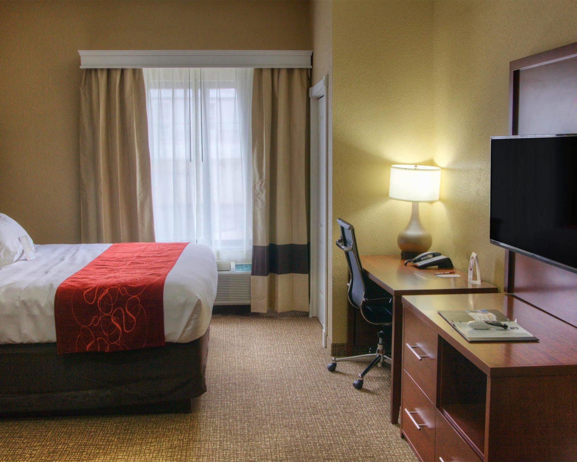 Comfort Suites Plymouth Near Us-30 Extérieur photo