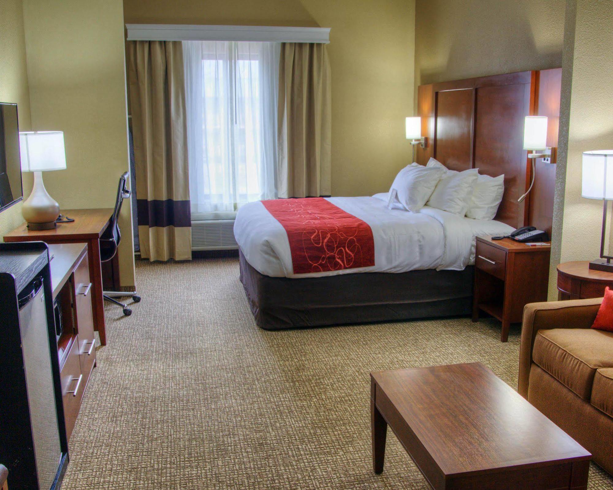 Comfort Suites Plymouth Near Us-30 Extérieur photo